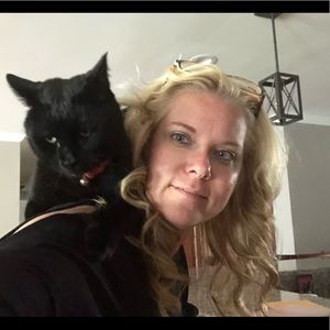 Meet your Posher, Joelle